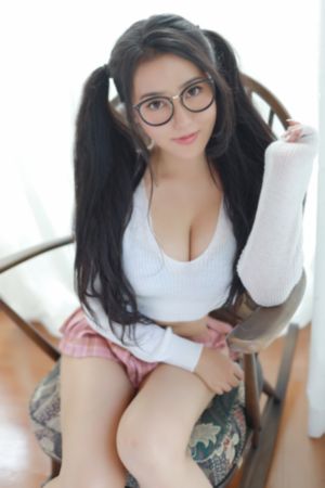 国产精品极品白嫩在线播放_免VIP免费在线观看